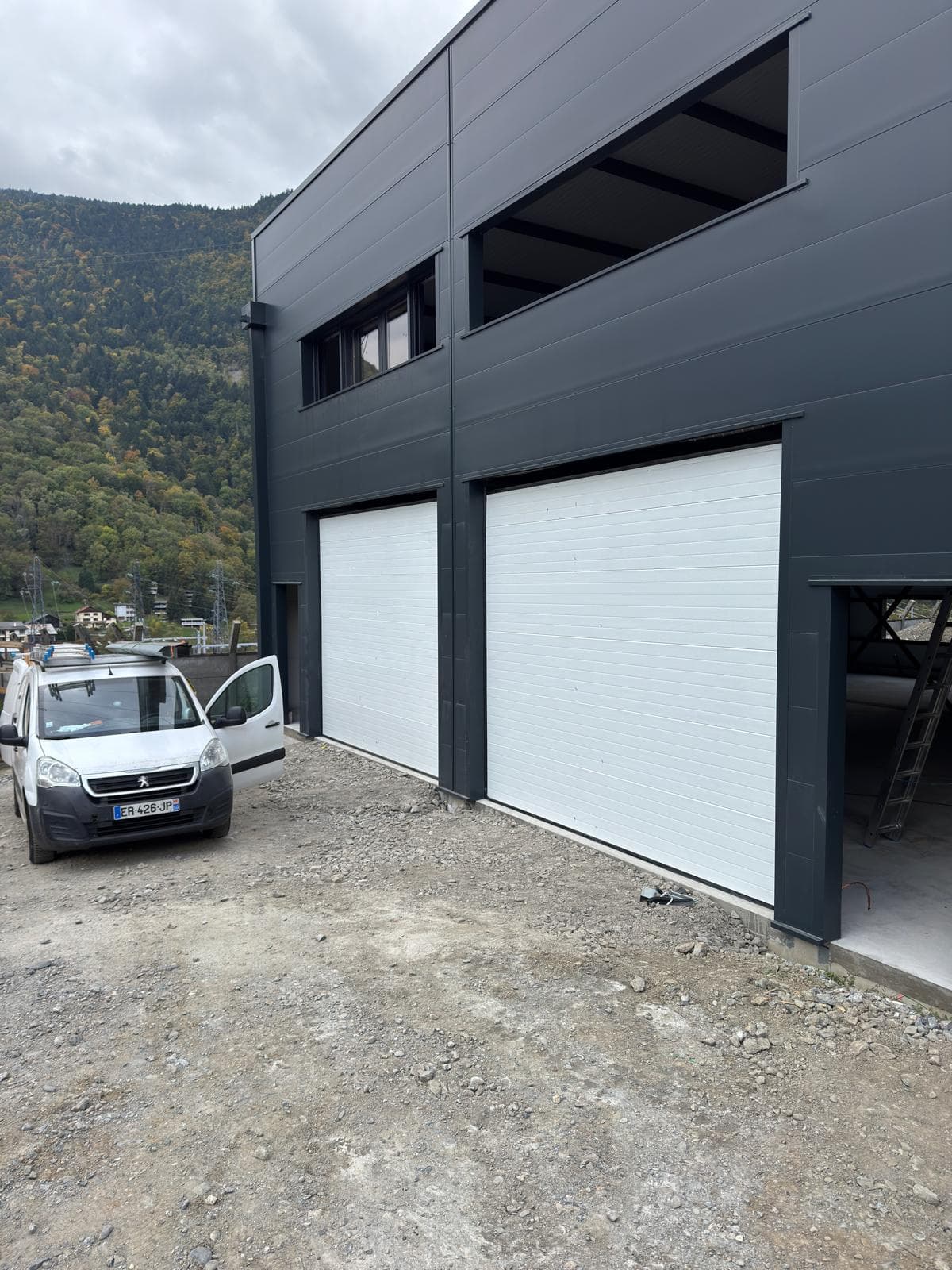 Accès sans porte sectionnelle avant installation - Chambéry