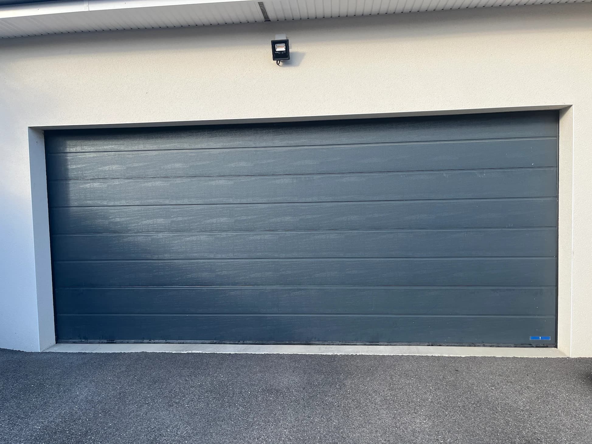 Intervention Expert Fermetures sur porte de garage sectionnelle à Chavanoz